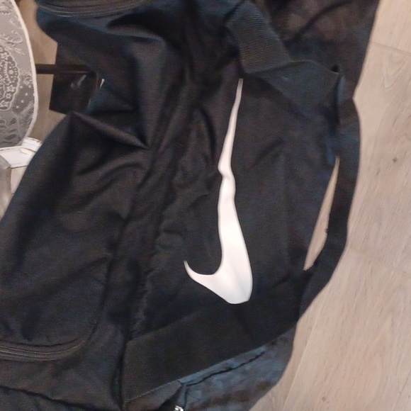 Large Nike Alvernia University Soccer duffle bag Team Issue - Picture 4 of 6